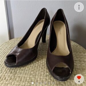 worthington peep toe brown leather pumps